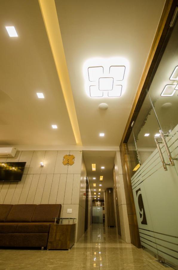 Hotel Repose Ахмедабад Екстериор снимка