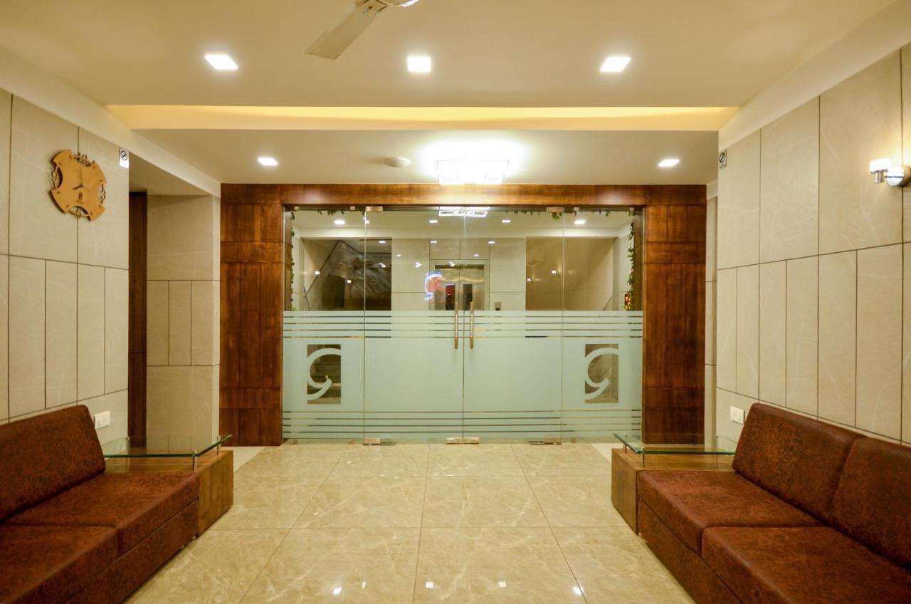 Hotel Repose Ахмедабад Екстериор снимка