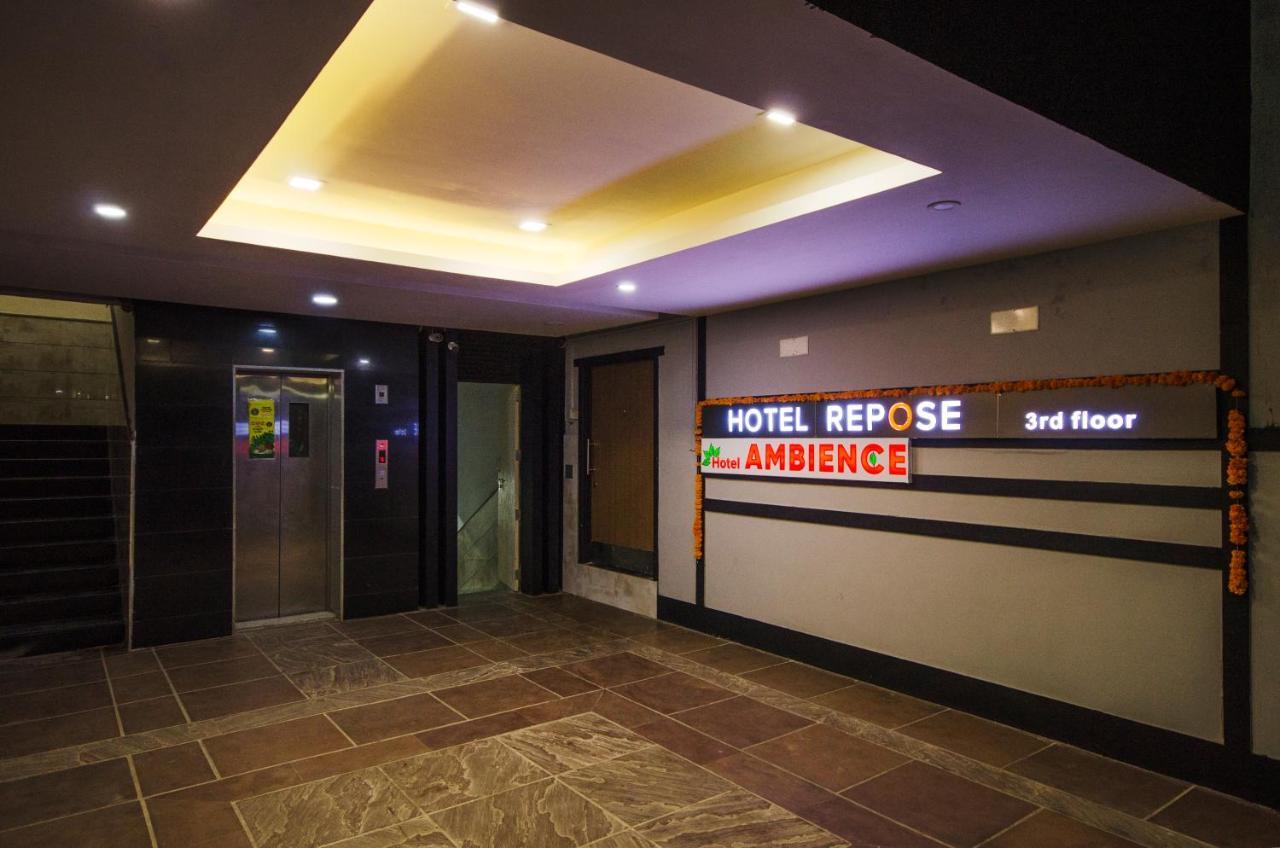 Hotel Repose Ахмедабад Екстериор снимка